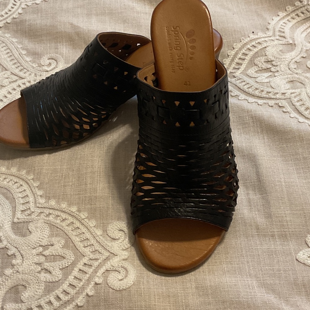 Spring Step Black Wedge heel Woven Mule sandals
